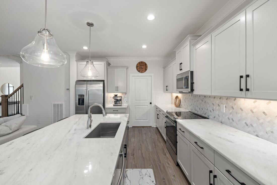 Bucătărie deschisă spre living — Bucătării la comandă, Normand Mobilier