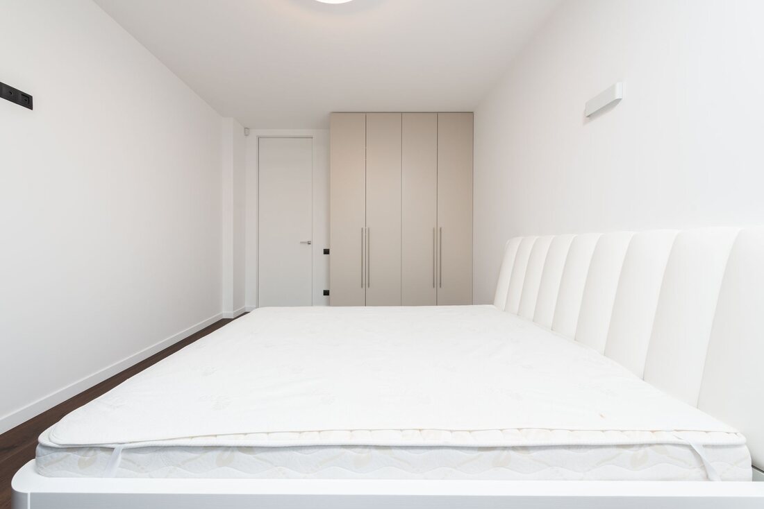 Panou de lemn în spatele patului — Dormitoare la comandă, Normand Mobilier